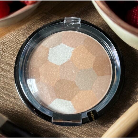 Signature Club A-AURORA BOREALIS Natural Finishing Powder .28oz Brush NEW - Picture 1 of 3